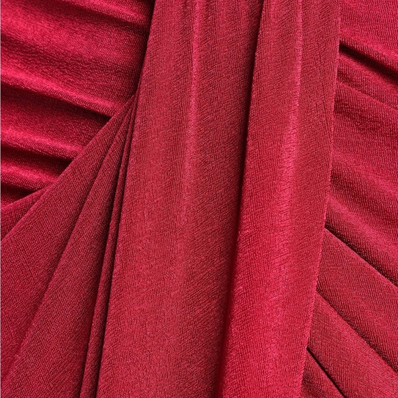 Elegant Red Sleeveless Dress - Picture 6 of 13